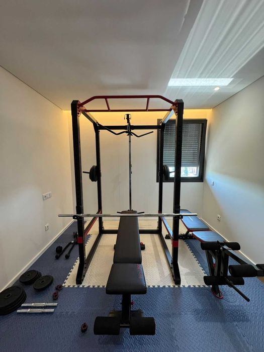 Kit Completo Home Gym: Rack 900 + 2 Bancos + Barras e Discos (~92kg)