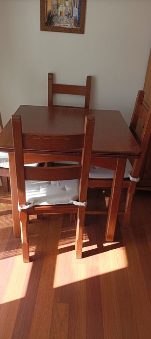 Vendo móvel c/ cristaleira, mesa e camiseiro