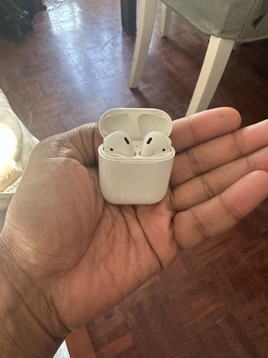 AirPods 1st Generation - Excellent Condition!64284459174785120