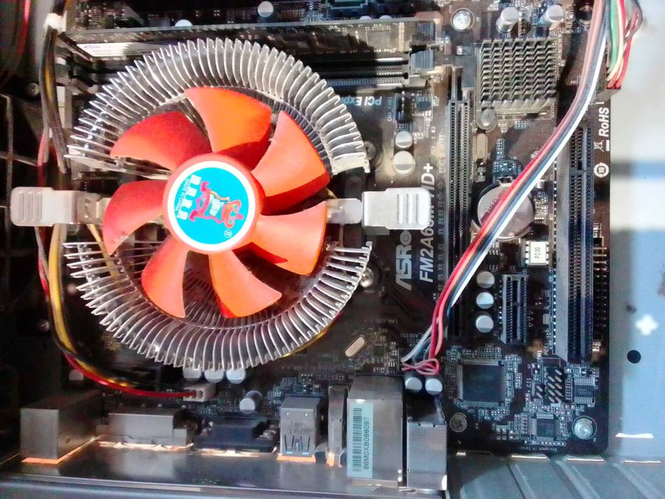 Системный A-7650K Radeon R7 1024mb,8 гб озу ,HHD 500 юсб 3.0