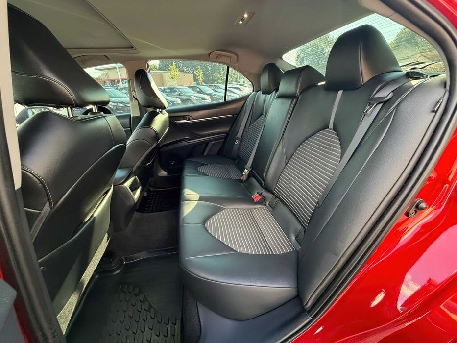Toyota Camry      2020
