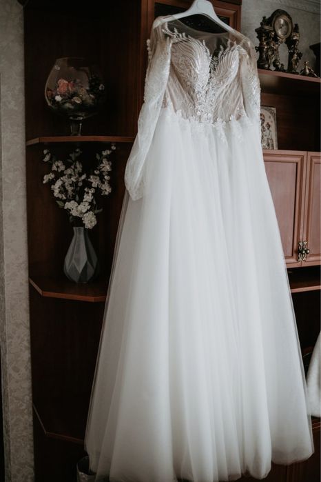 Продаю ніжну весільну сукню