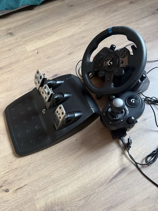 Игровой руль Logitech G29 + коробка передач + педали (PS4/PS5/PC)