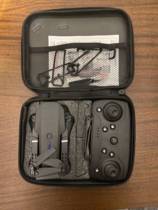 E88 Дрон чорний .