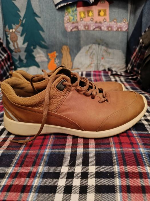 Продам жіночі кросівки Ecco