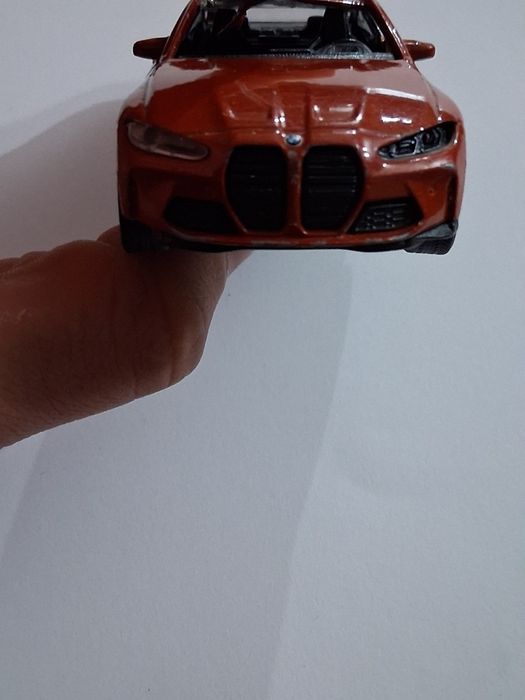 Машинка BMW червоного кольору