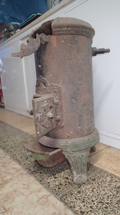 Salamandra antiga em ferro