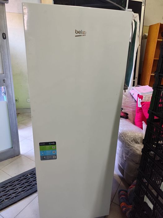 Arca vertical usada da beko, so aceito pagamento no local