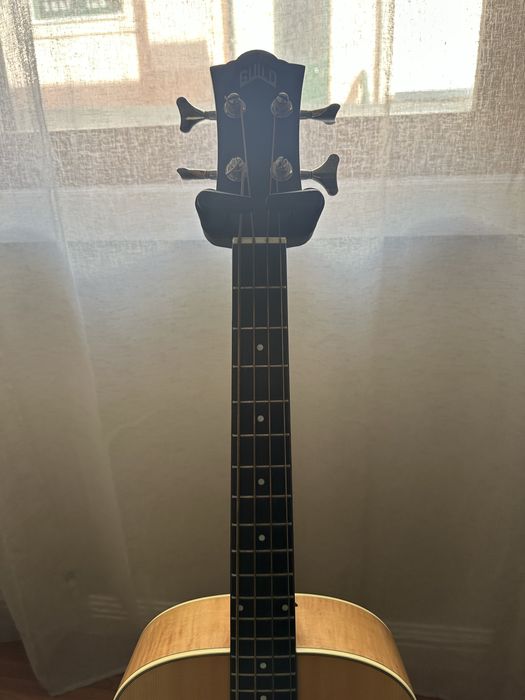 Baixo Acústico Guild Jumbo Junior