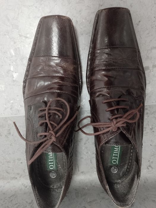 Sprzedam buty męskie rozmiar 40.