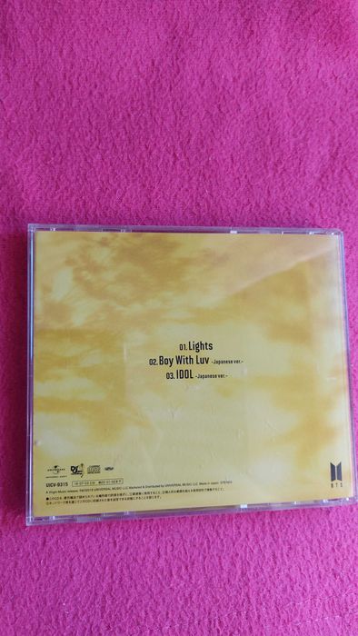 Cd BTS - "LIGHTS/Boy With Luv"423806493703557121