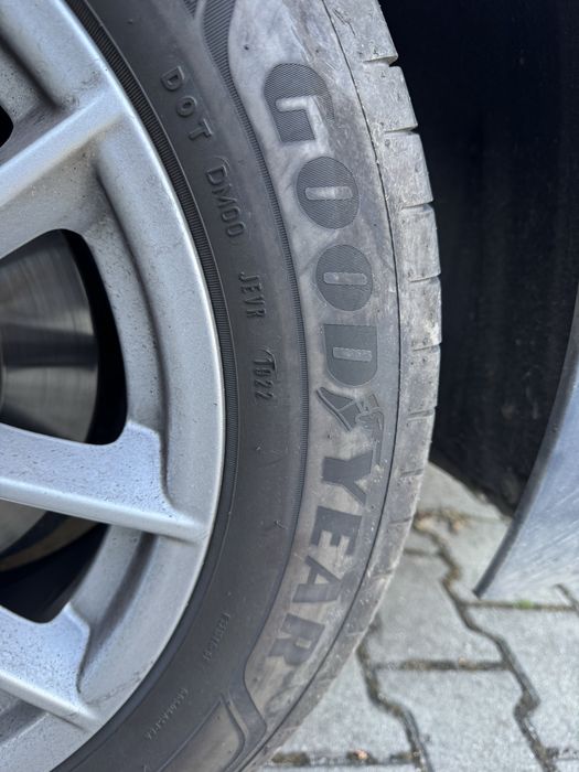 Opony letnie 225/55/17 Goodyear  dobry stan