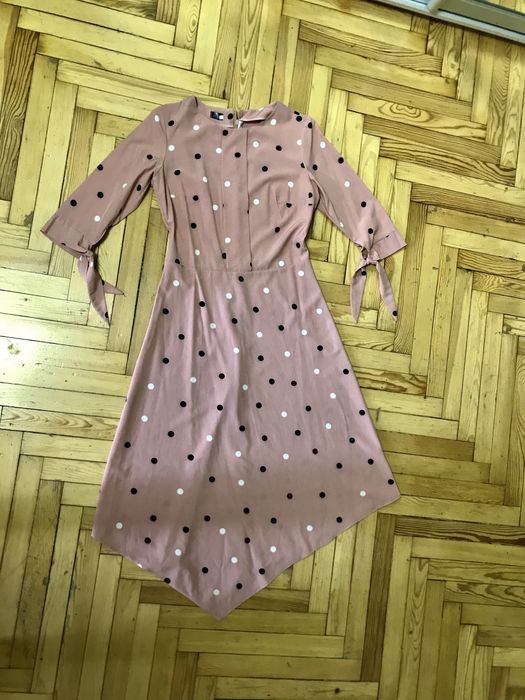 Плаття кольору пудри в горох