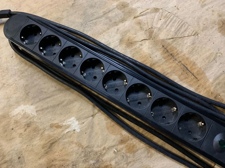 Extensão 8 tomadas com interruptor e proteção 3m