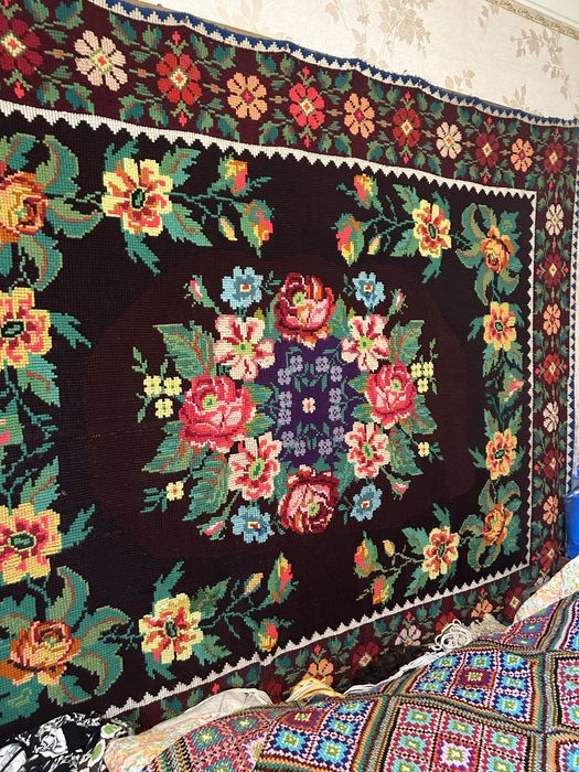 Килим ковер ручної роботи . Вишитий хрестиком