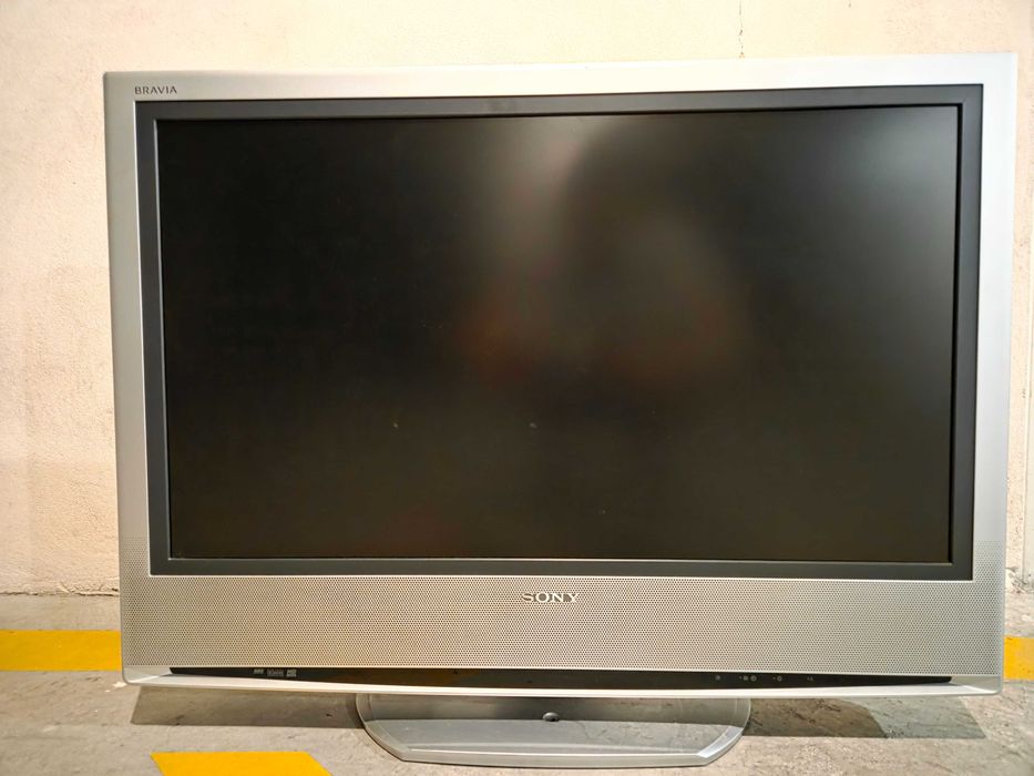 TV Sony Bravia 32" (Modelo KLV-S32A10E) + Comando Original – A Funcionar