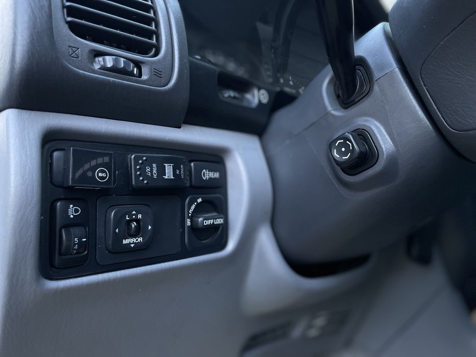Toyota Land Cruiser 100