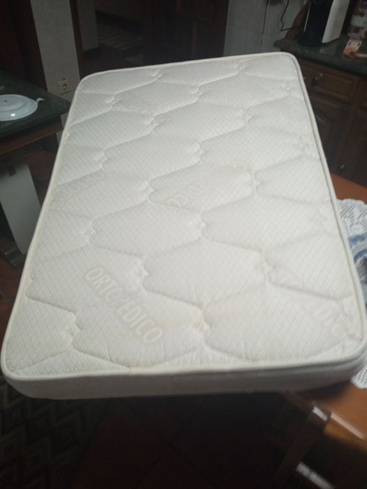Colchão cama criança.