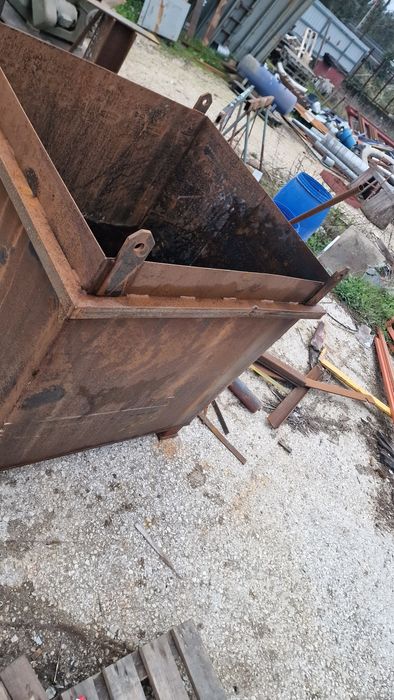 Contentores em ferro forte para serralharias  palotes