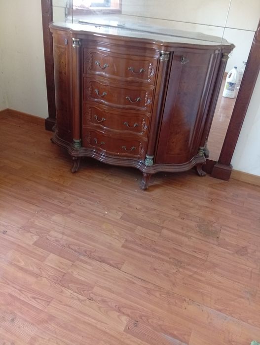 Cómoda com vidro