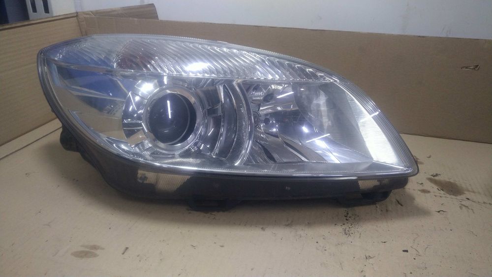 / Fabia II roomster lampa prawa przednia EU