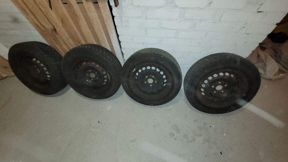 Koła 15"  Volkswagen VW  Passat Golf Touran - felgi stalowe oryginalne
