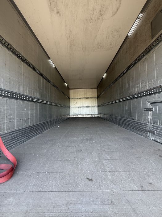 Paka Zabudowa z windą izoterma  kontener volvo man scania