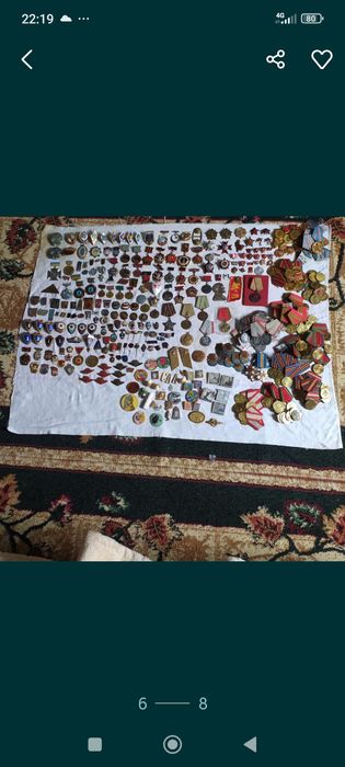 Великий вибір знаків, значків  різне.