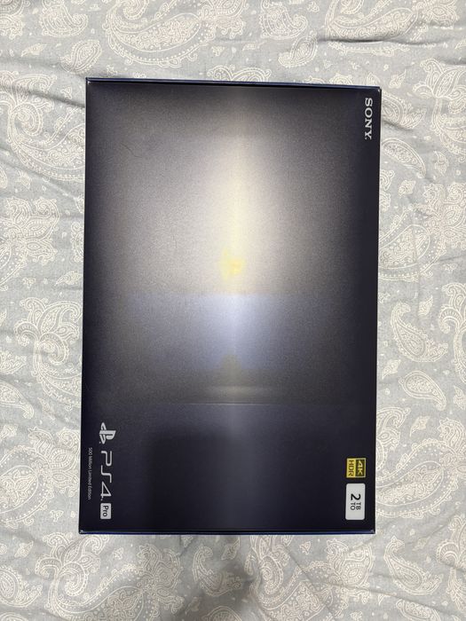 Playstation 4 Pro 2 TB 500 Million Limited Edition