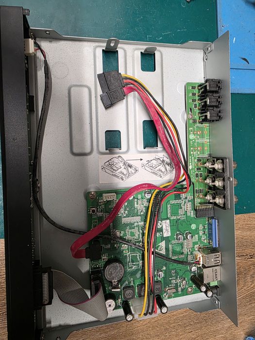 Monitoring analogowy Rejestrator Exalto na 4 kamery