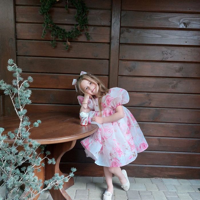 Продам сукню на дівчинку 6 років