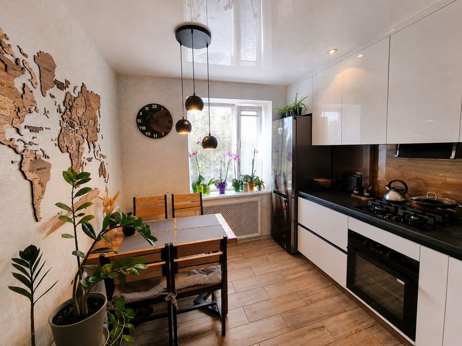 Продам 3 ком квартиру ж/м Левобережный 2,  Богомаза