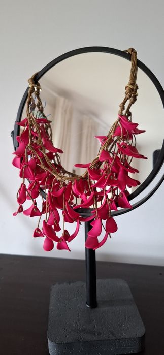 Colar rosa fucsia com bolsa