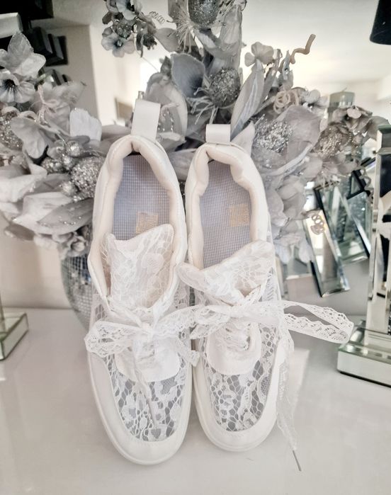 Trampki damskie z koronką