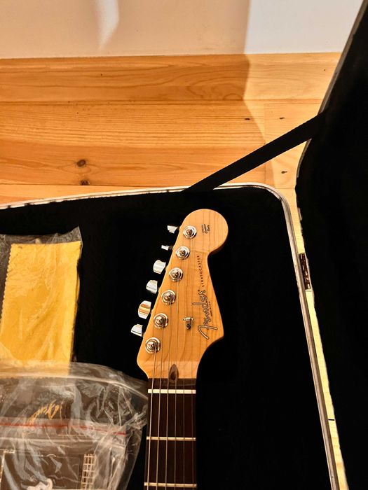 Guitarra Fender Stratocaster American Standard