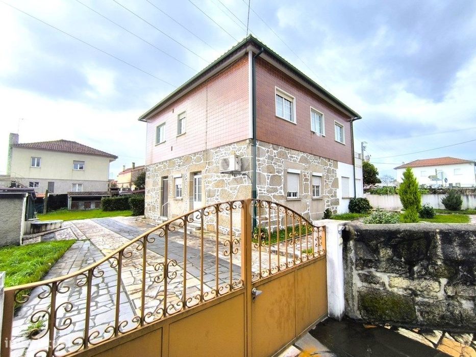 Moradia situada em Vila de Punhe