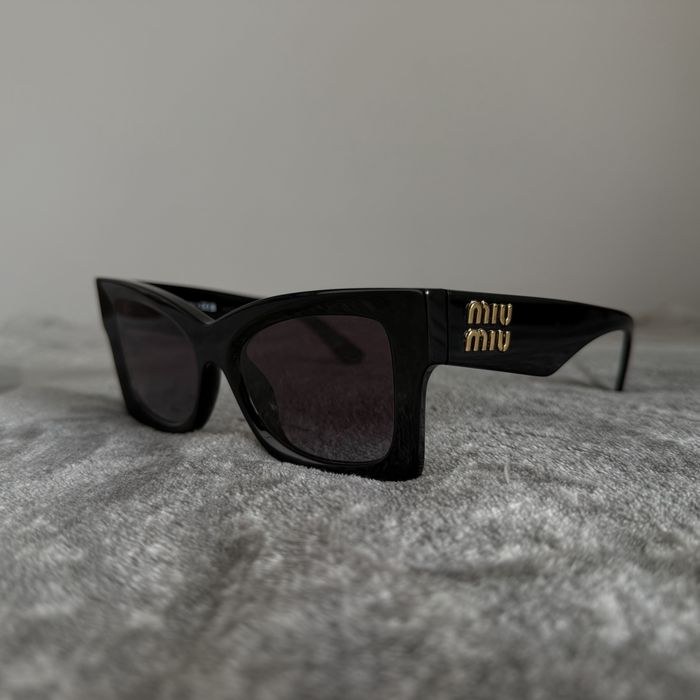Okulary przeciwsłoneczne Miu Miu SMU 08W czarne