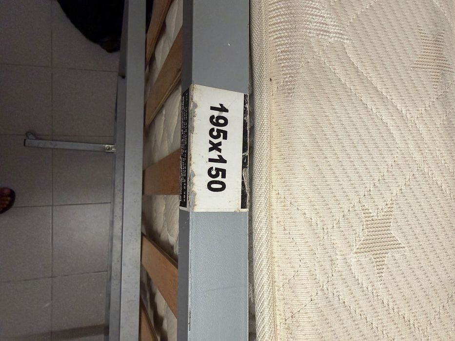 Colchão e estrado de cama