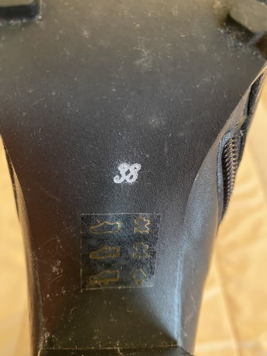 Botas em pele pretas, 38, nunca usadas