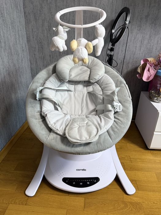Заколисуючий центр Carello Adora укачивающий центр