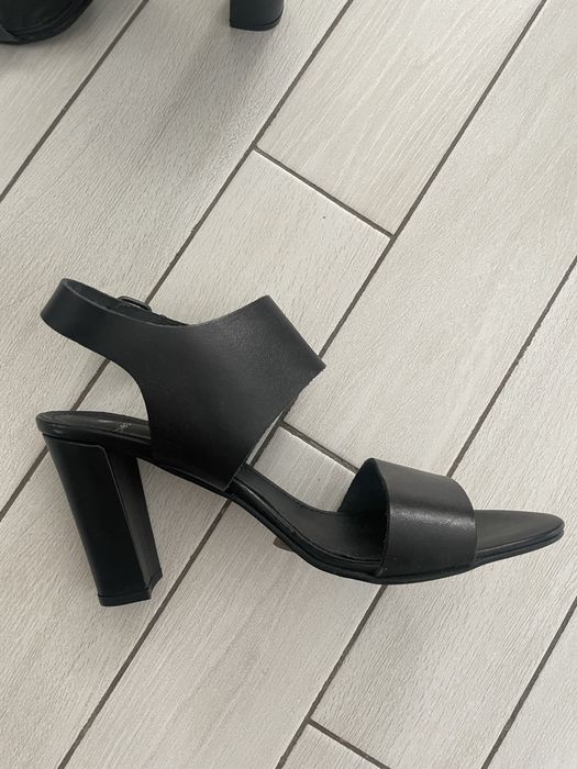 Продам босоножки