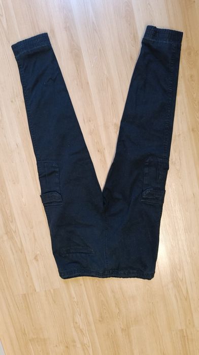Spodnie joggersy 152