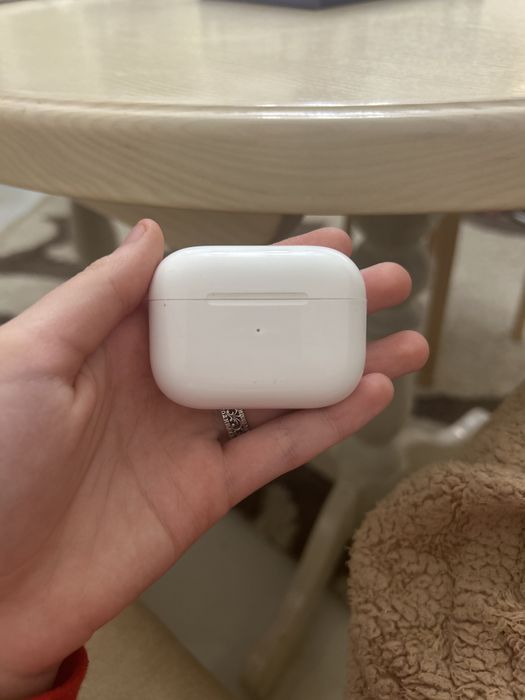 Apple AirPods Pro. футляр