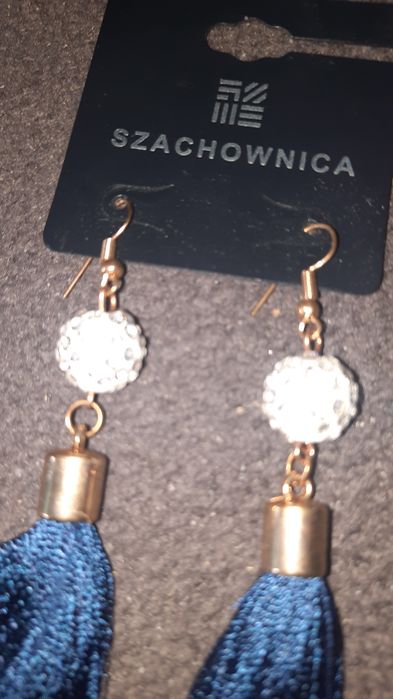 Długie wiszące kolczyki