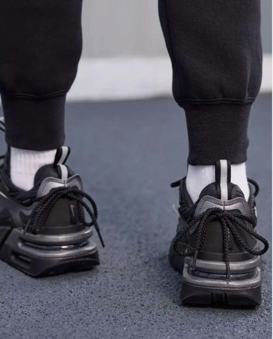 Оригінал!!! кросівки NIKE AIR MAX FURYOSA ( розмір 37.5 )