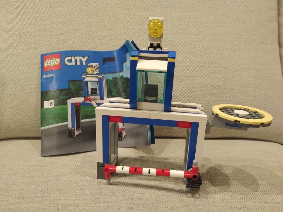 LEGO City 60246 - Esquadra da Polícia