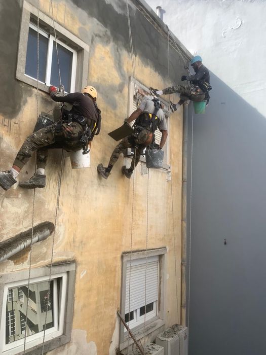 Pintura Predial e Reparação de Fachadas em Lisboa | Trabalhos em Altura (Rapel) | Telhados | Orçamentos Grátis