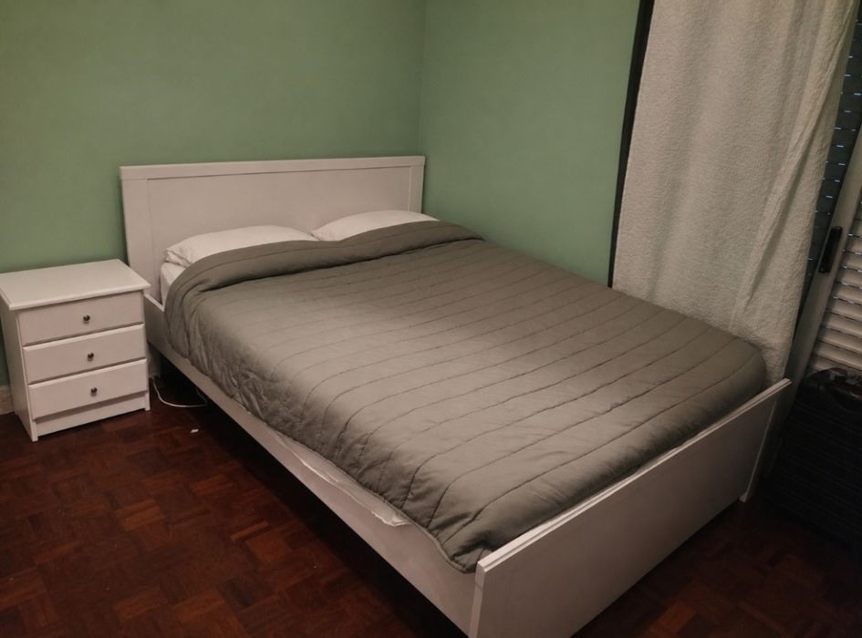 Roupeiro Cama e Mesas de Cabeceira