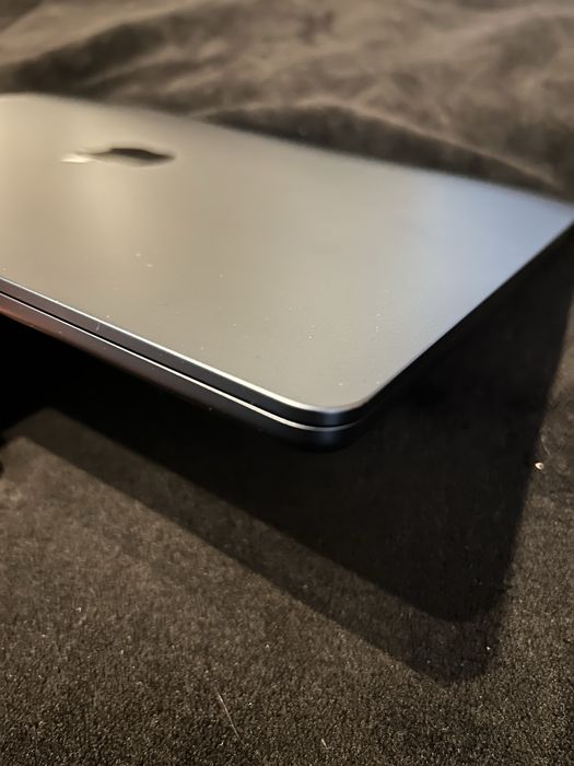 Apple MacBook Air 15” M3 (2024) — 16GB RAM / 256GB SSD