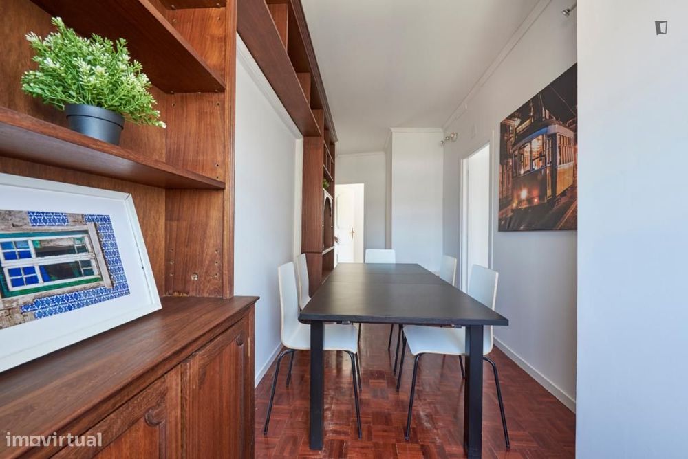 Quarto - localizado em Benfica Lisbon